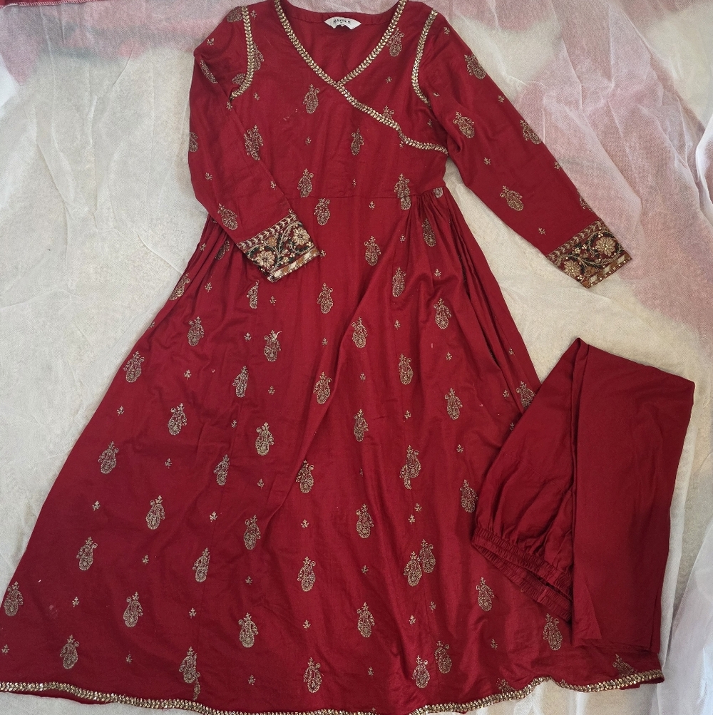 Maria B - Red Embroidered Anarkali 3 Piece Dress - Festive Wear - Pak & Indian - Picture 6 of 6